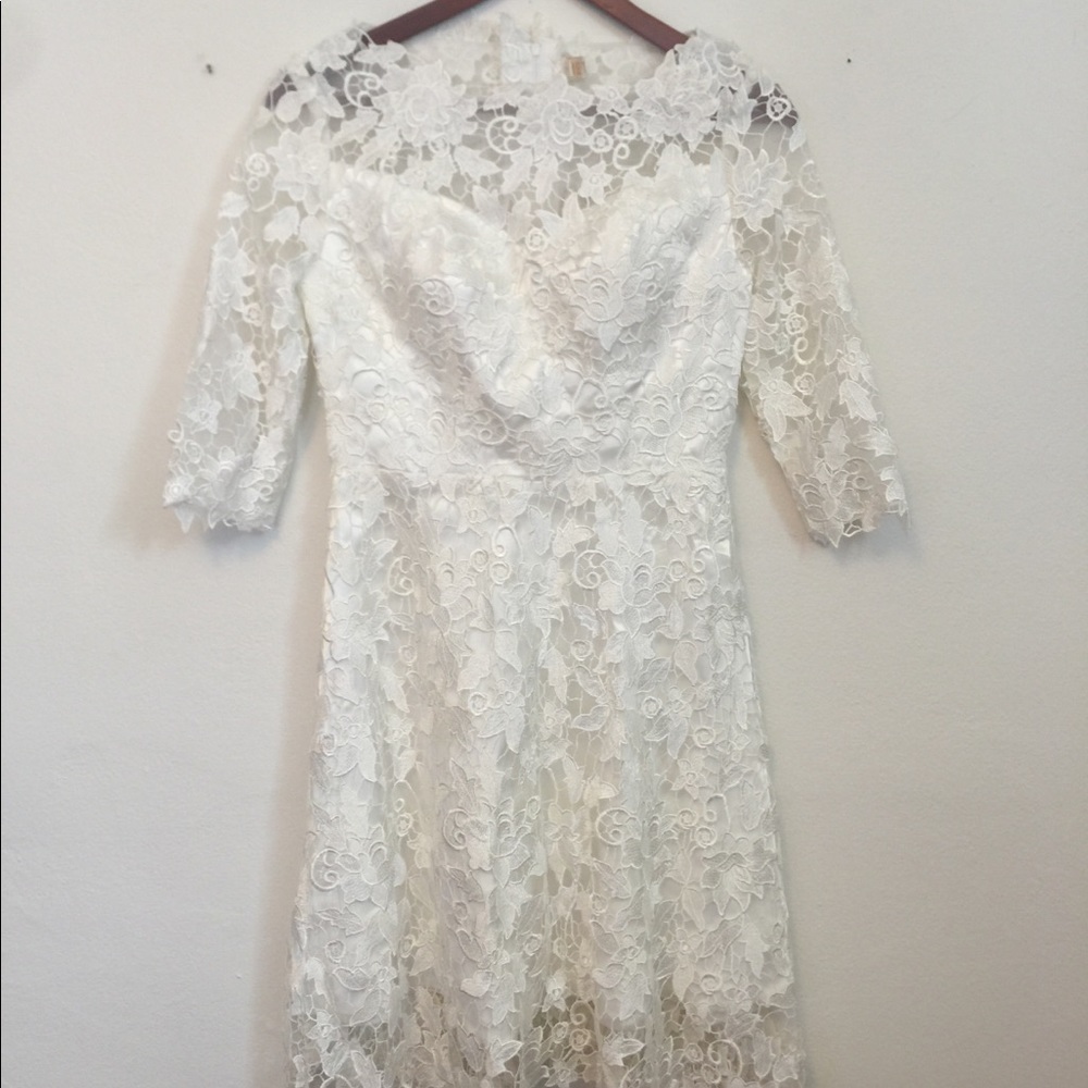White lace metisu dress-great for rehearsal din